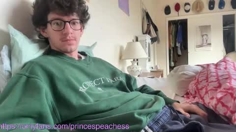 Peaches online show from November 5, 3:36 pm