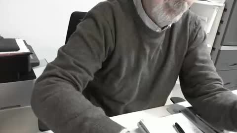 mature hairy guy online show from November 28, 5:26 pm