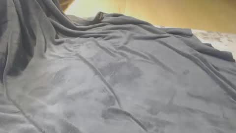 Snapshot of public_train chatting on January 1, 12:22 pm public_train online show from January 1, 12:22 pm