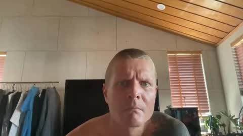 rabbit_eyes69 online show from May 24, 2:17 am