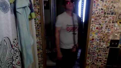 RadSkaterX online show from April 22, 1:01 am