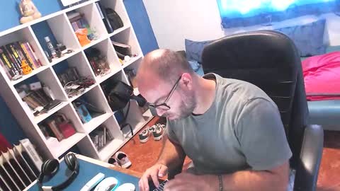 ravingr3d3 online show from September 19, 8:04 am