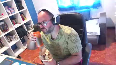 ravingr3d3 online show from July 7, 8:07 am