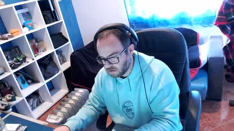 ravingr3d3 online show from February 5, 9:15 am