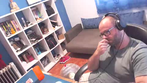 ravingr3d3 online show from September 20, 4:18 pm