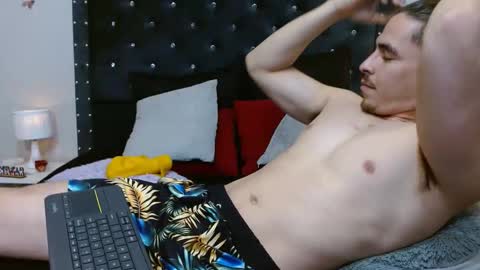 Snapshot of ray_weed chatting on December 9, 12:34 am Ray online show from December 9, 12:34 am