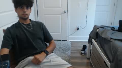 raymondg8596 online show from September 18, 7:38 pm