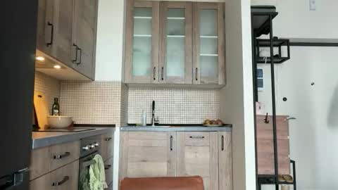 AliceEve online show from April 8, 9:52 am