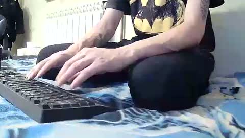 Snapshot of rebell093 chatting on October 8, 5:56 am rebell093 online show from October 8, 5:56 am