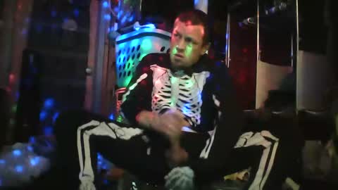 Snapshot of recka810 chatting on March 3, 8:34 am recka810 online show from March 3, 8:34 am