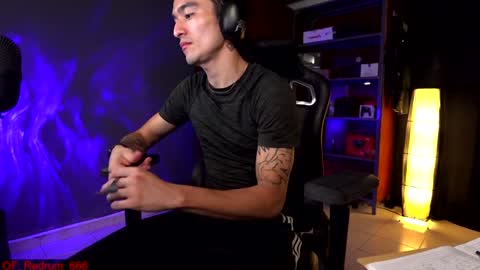 Red online show from December 19, 6:34 pm