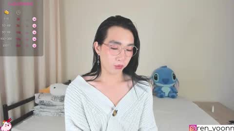 Snapshot of ren_yoonn chatting on September 11, 12:09 am Ren online show from September 11, 12:09 am