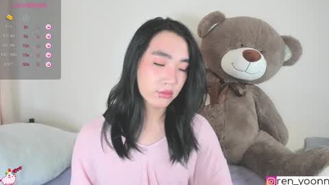 Snapshot of ren_yoonn chatting on October 19, 9:01 am Ren online show from October 19, 9:01 am