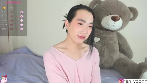 Snapshot of ren_yoonn chatting on October 18, 4:39 am Ren online show from October 18, 4:39 am