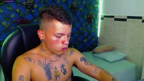 R E N E  online show from February 14, 5:19 am