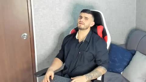 ricardogonzalez666 online show from January 12, 12:39 am