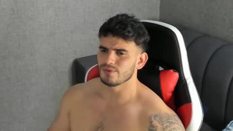 ricardogonzalez666 online show from December 8, 8:15 pm