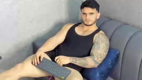 ricardogonzalez666 online show from December 13, 1:26 am