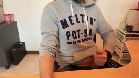 riccardofortis online show from March 8, 7:35 am