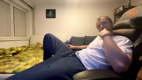 ricciardio online show from November 3, 10:44 pm