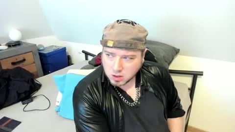 rlplover9 online show from February 8, 5:06 pm