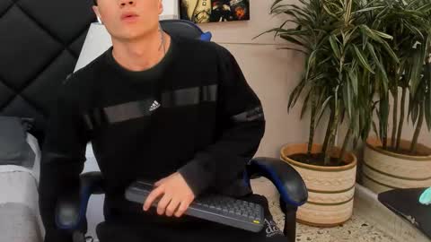 Roan Birkin online show from March 17, 9:06 pm