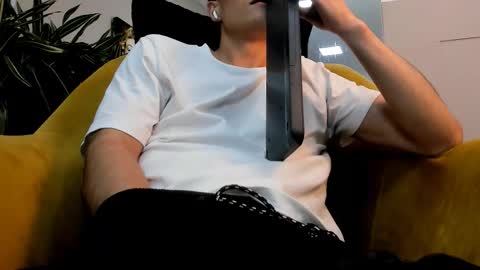 Roan Birkin online show from February 10, 10:03 pm