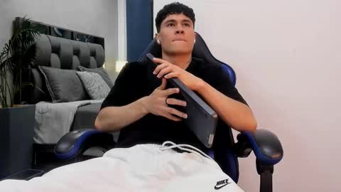 Roan Birkin online show from October 20, 8:35 pm