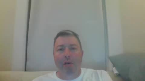 rob_bower_guy online show from November 16, 12:57 am
