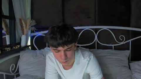 Robbie online show from May 12, 3:42 pm
