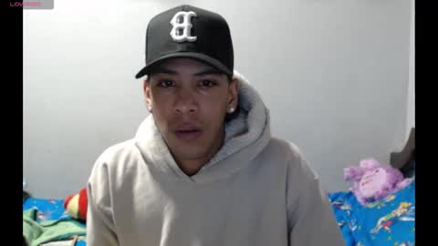 robert_kingg online show from February 5, 10:33 am