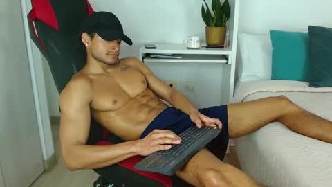 Snapshot of roby_millerr chatting on September 14, 6:10 pm roby_millerr online show from September 14, 6:10 pm