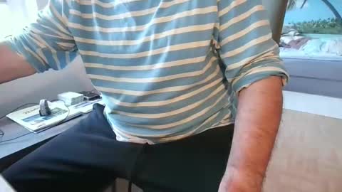 rolandloser1000 online show from November 9, 7:45 am