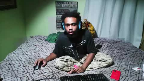 Snapshot of romeotyn chatting on October 9, 6:29 am romeotyn online show from October 9, 6:29 am