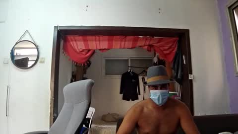 Snapshot of round1fiight chatting on October 9, 12:10 pm round1fiight online show from October 9, 12:10 pm