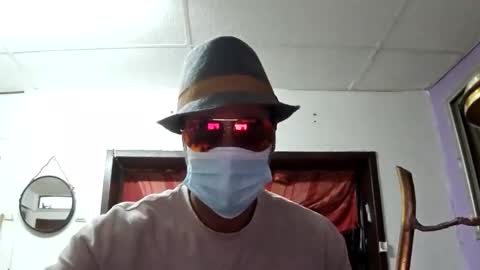 Snapshot of round1fiight chatting on October 19, 5:05 pm round1fiight online show from October 19, 5:05 pm