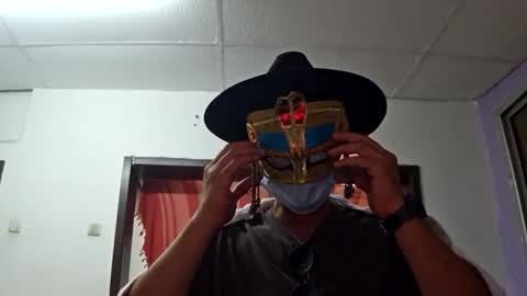 Snapshot of round1fiight chatting on October 26, 8:11 pm round1fiight online show from October 26, 8:11 pm