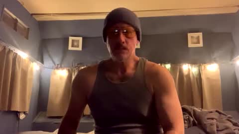roundthebend8 online show from January 22, 4:44 am