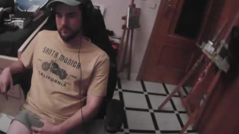 Snapshot of royer04 chatting on October 19, 11:19 pm royer04 online show from October 19, 11:19 pm