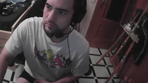 Snapshot of royer04 chatting on October 10, 2:05 am royer04 online show from October 10, 2:05 am