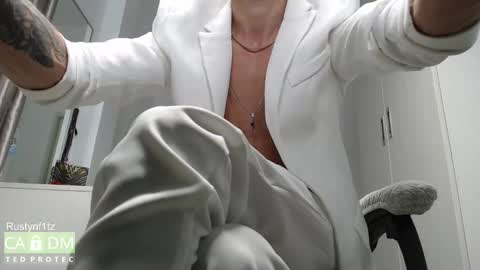 Snapshot of rustynf1tz chatting on October 1, 5:55 am MillionDollarGuy online show from October 1, 5:55 am