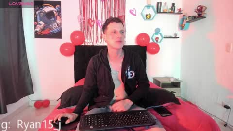 Snapshot of ryan15_ chatting on February 16, 9:38 pm Ryan 15 online show from February 16, 9:38 pm