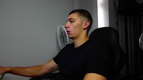 RYAN DOZER online show from September 13, 5:41 am