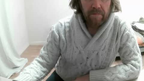 Snapshot of saltimbanquier chatting on February 6, 7:45 am Saltimbanquier Salt ou Banquier online show from February 6, 7:45 am