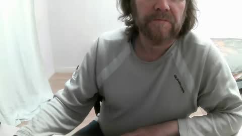 Snapshot of saltimbanquier chatting on February 17, 2:59 pm Saltimbanquier Salt ou Banquier online show from February 17, 2:59 pm