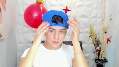 Sam online show from December 18, 1:07 pm