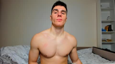 Snapshot of sam_huston18 chatting on January 25, 10:39 pm BACK IN 2 WEEKS online show from January 25, 10:39 pm