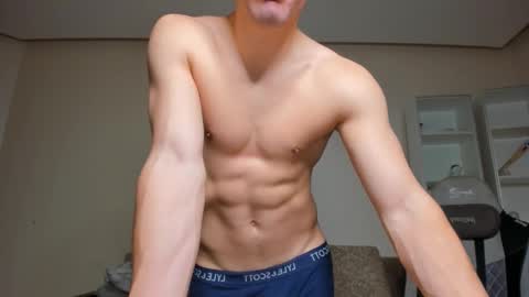 Snapshot of sam_huston18 chatting on February 18, 4:37 am BACK IN 2 WEEKS online show from February 18, 4:37 am