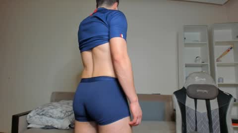 Snapshot of sam_huston18 chatting on February 6, 9:49 pm BACK IN 2 WEEKS online show from February 6, 9:49 pm
