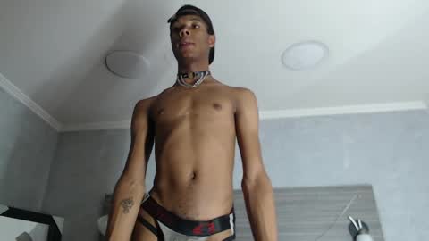 Santiiiiii  online show from April 4, 1:24 am